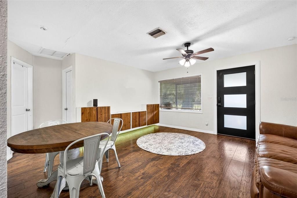 For Sale: $355,000 (3 beds, 2 baths, 1300 Square Feet)