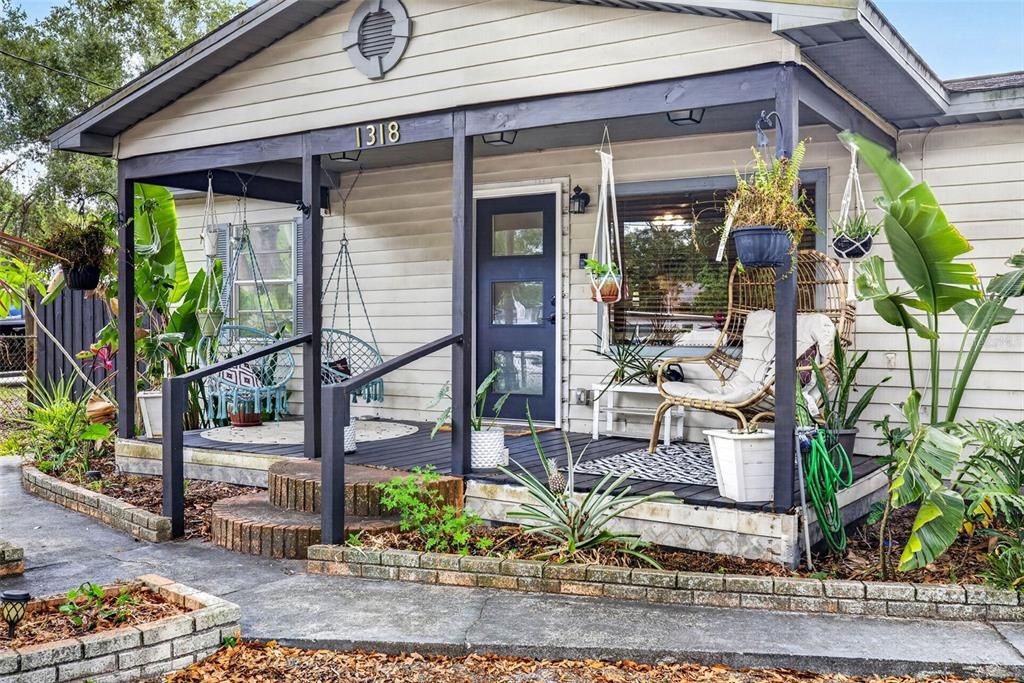 For Sale: $355,000 (3 beds, 2 baths, 1300 Square Feet)