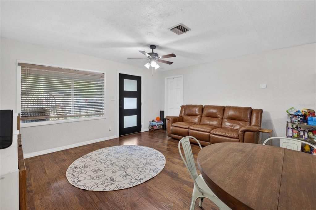 For Sale: $355,000 (3 beds, 2 baths, 1300 Square Feet)