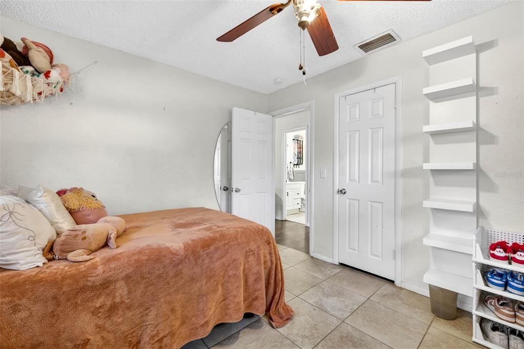 For Sale: $355,000 (3 beds, 2 baths, 1300 Square Feet)
