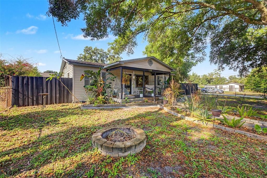 For Sale: $355,000 (3 beds, 2 baths, 1300 Square Feet)