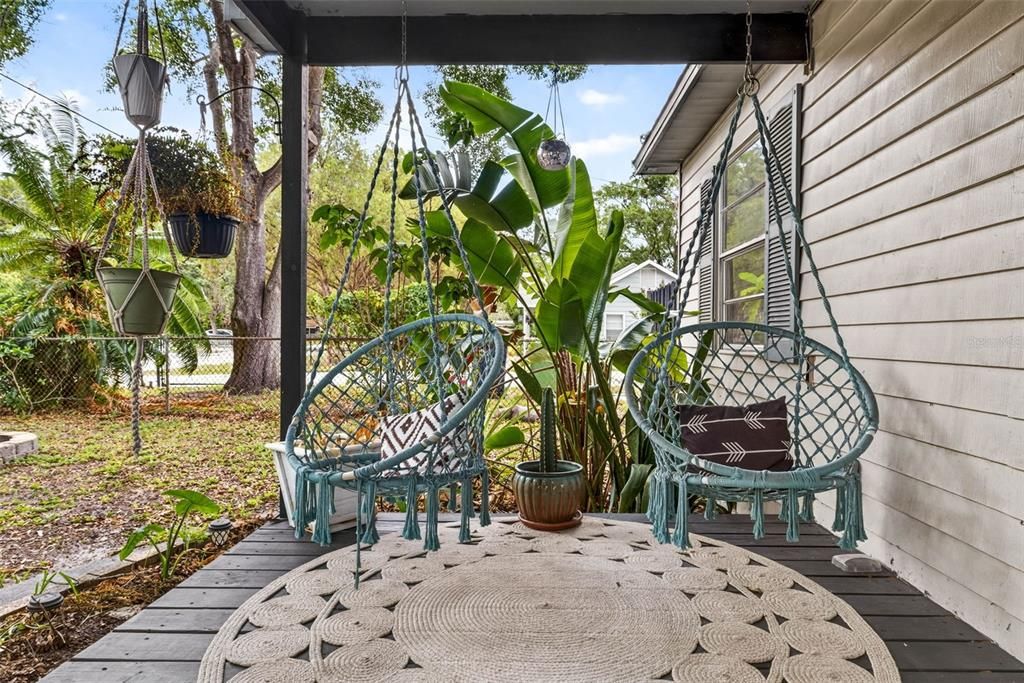 For Sale: $355,000 (3 beds, 2 baths, 1300 Square Feet)