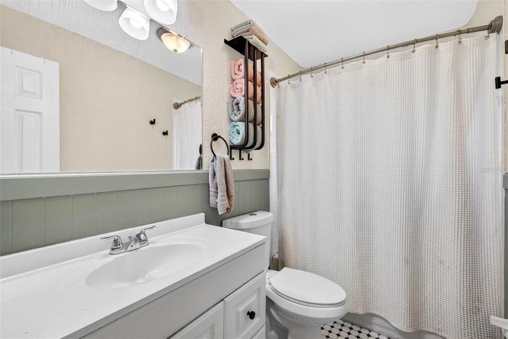For Sale: $355,000 (3 beds, 2 baths, 1300 Square Feet)