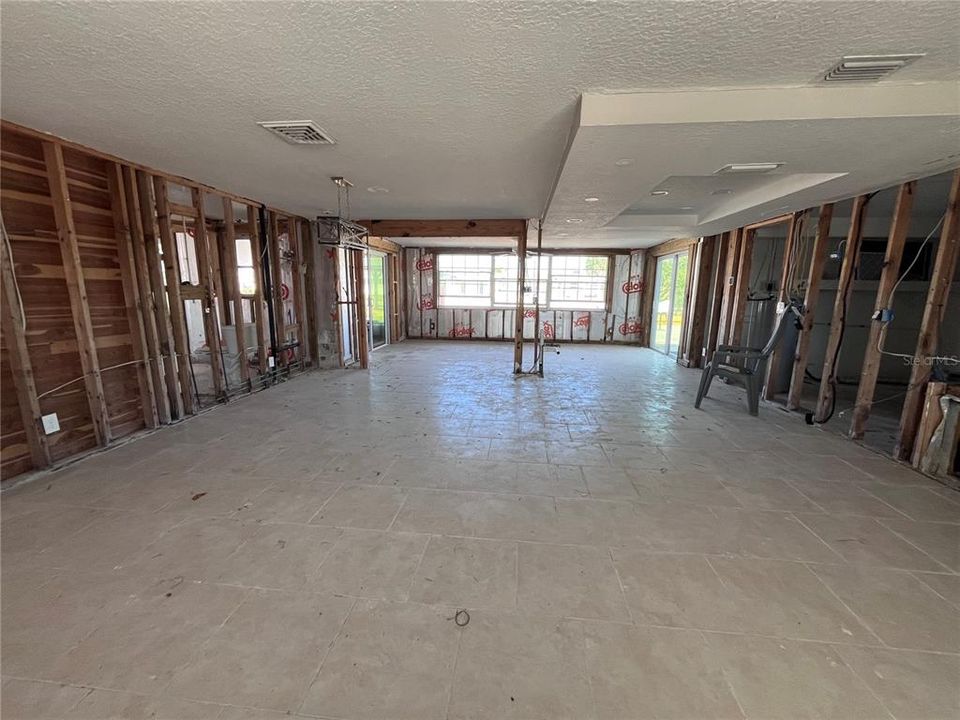 Activo con contrato: $279,000 (3 camas, 2 baños, 1652 Pies cuadrados)