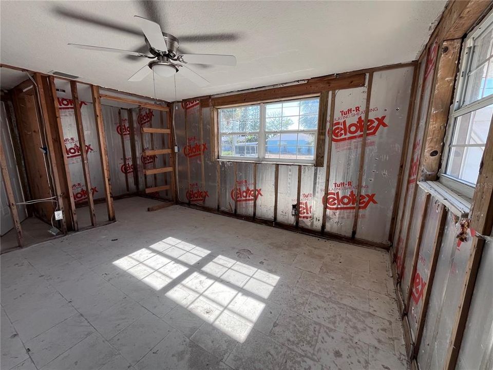 Activo con contrato: $279,000 (3 camas, 2 baños, 1652 Pies cuadrados)