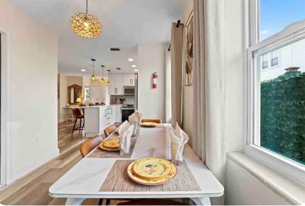 На продажу: $333,000 (2 спален, 1 ванн, 792 Квадратных фут)