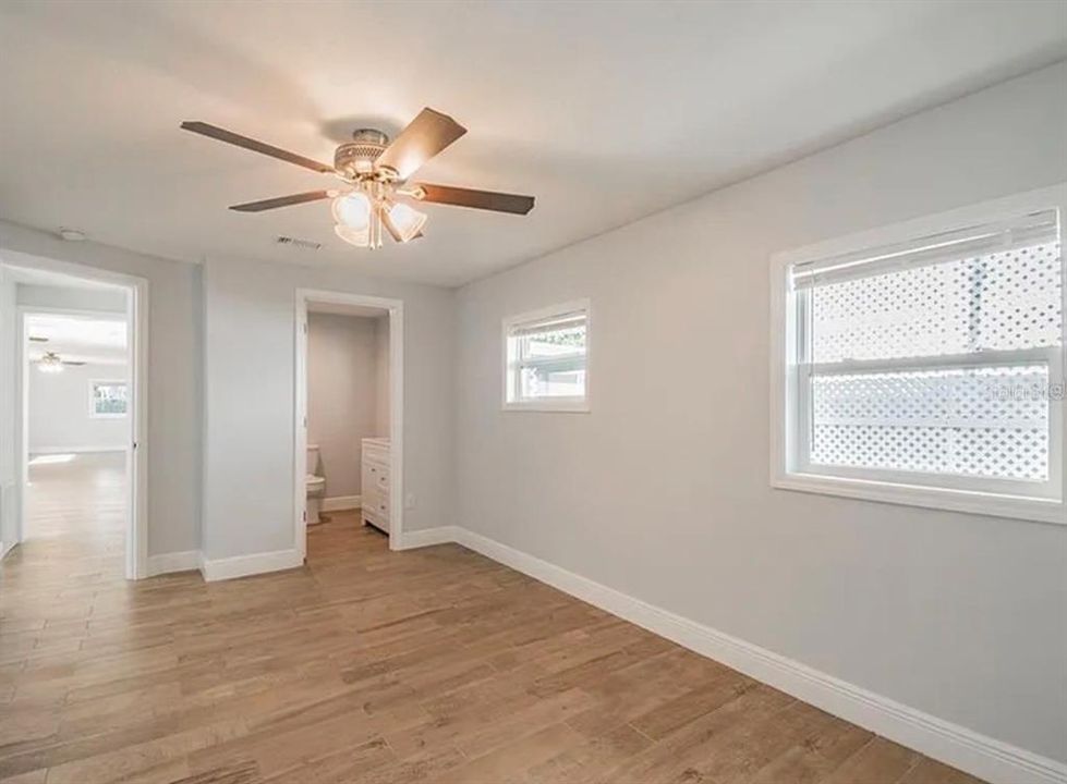 В аренду: $2,400 (3 спален, 2 ванн, 1260 Квадратных фут)