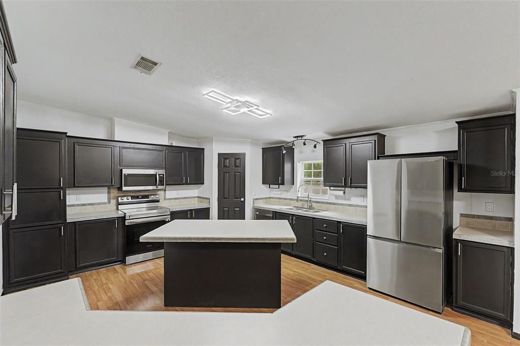En Venta: $349,000 (4 camas, 2 baños, 2356 Pies cuadrados)