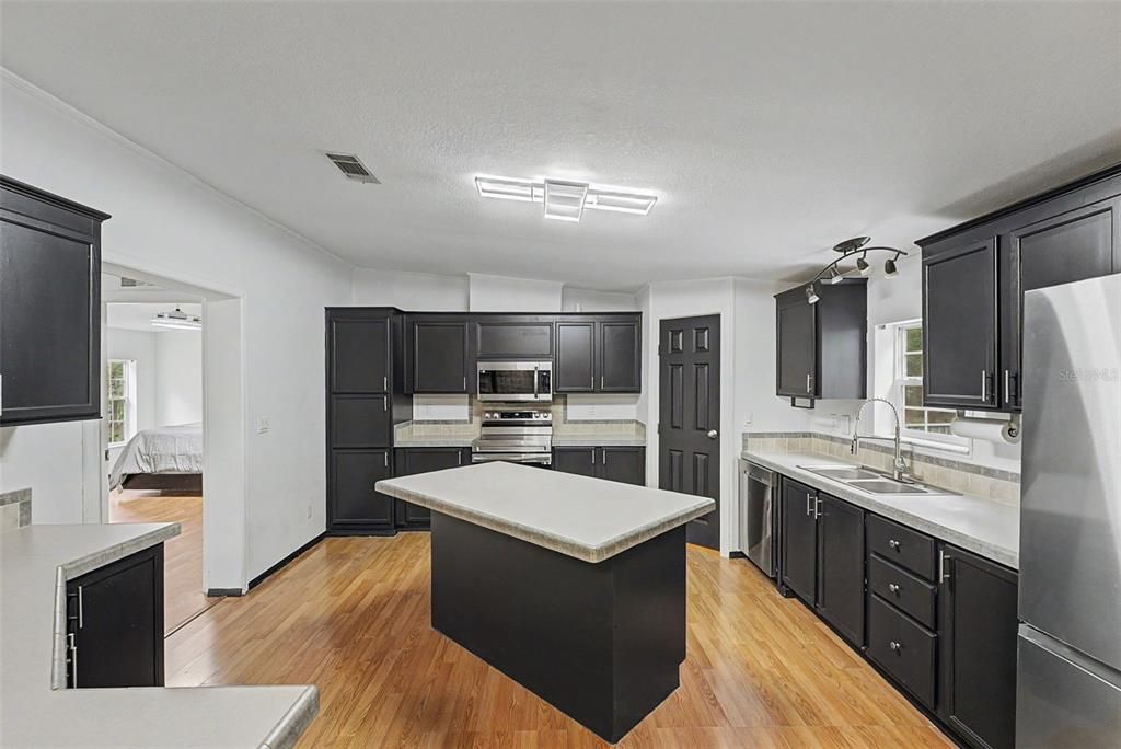 En Venta: $349,000 (4 camas, 2 baños, 2356 Pies cuadrados)