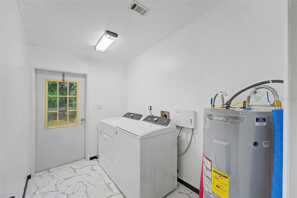 En Venta: $349,000 (4 camas, 2 baños, 2356 Pies cuadrados)