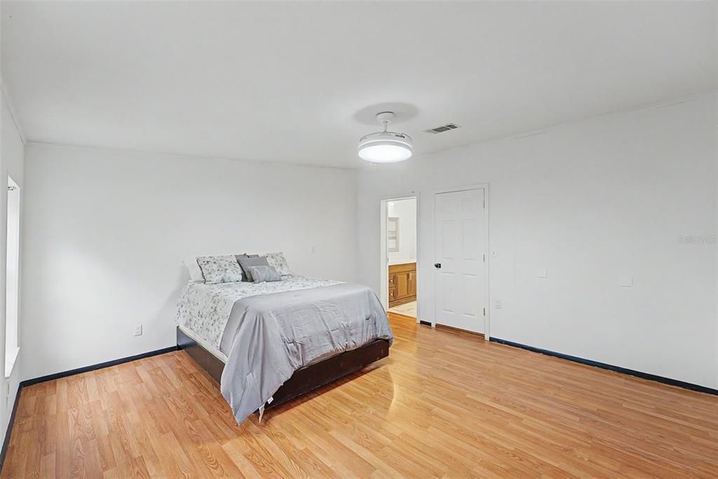 En Venta: $349,000 (4 camas, 2 baños, 2356 Pies cuadrados)