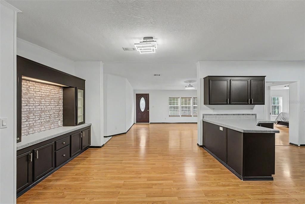 En Venta: $349,000 (4 camas, 2 baños, 2356 Pies cuadrados)