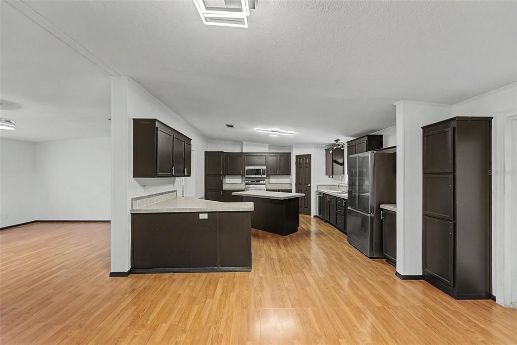 En Venta: $349,000 (4 camas, 2 baños, 2356 Pies cuadrados)