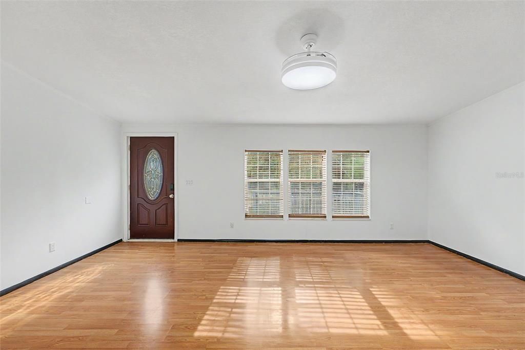 En Venta: $349,000 (4 camas, 2 baños, 2356 Pies cuadrados)
