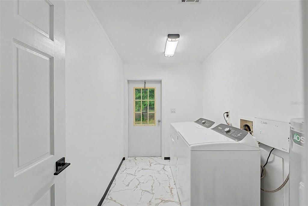 En Venta: $349,000 (4 camas, 2 baños, 2356 Pies cuadrados)