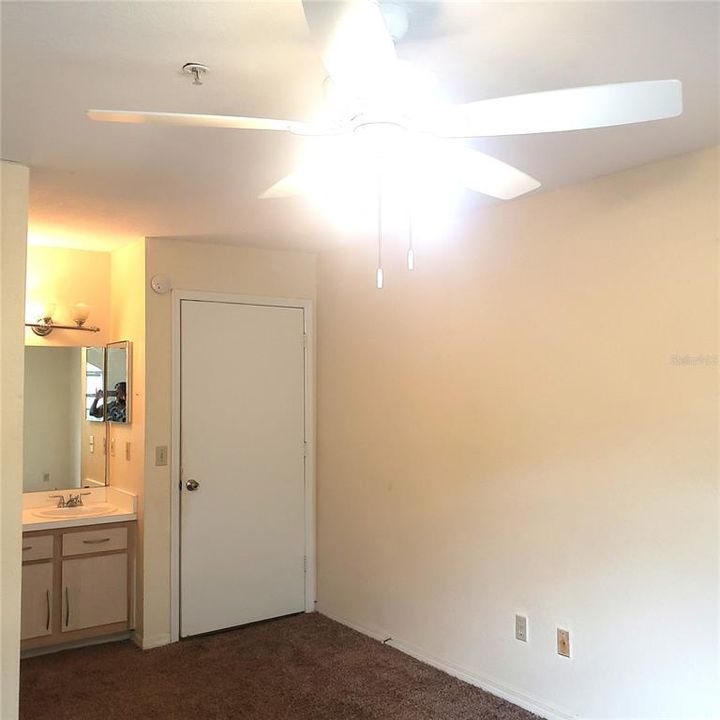 В аренду: $1,795 (2 спален, 2 ванн, 1072 Квадратных фут)
