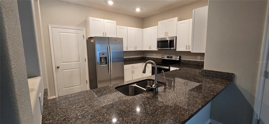 На продажу: $249,900 (3 спален, 2 ванн, 1796 Квадратных фут)