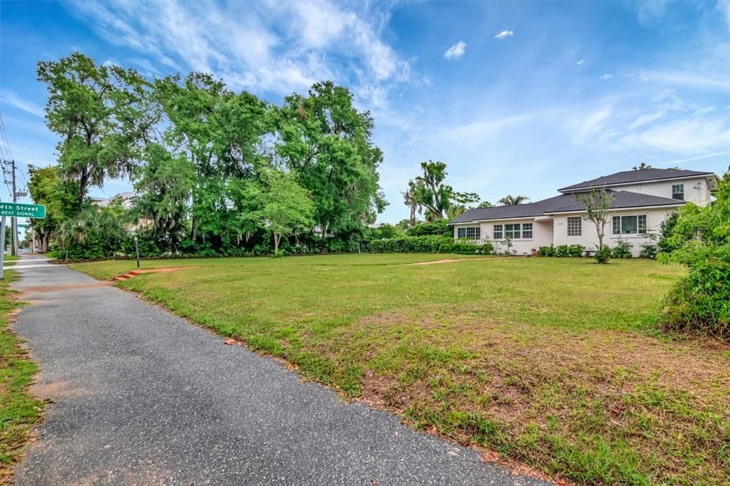 Active With Contract: $3,000 (4 beds, 3 baths, 2480 Square Feet)