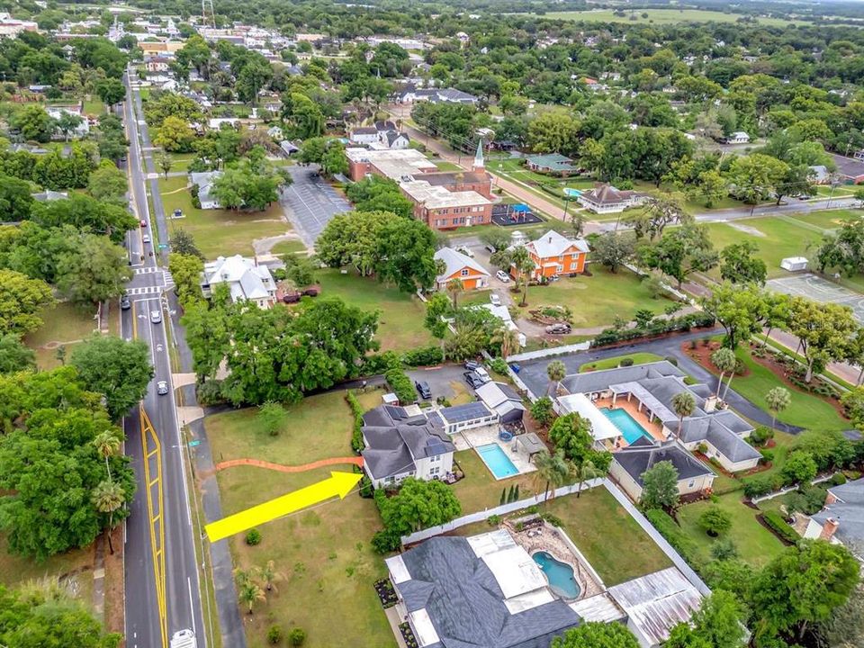 Active With Contract: $3,000 (4 beds, 3 baths, 2480 Square Feet)