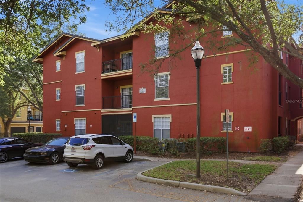 For Sale: $164,900 (1 beds, 1 baths, 821 Square Feet)
