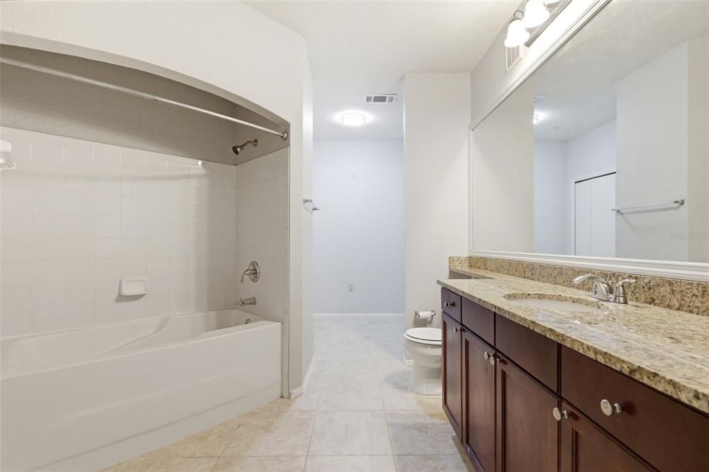 For Sale: $164,900 (1 beds, 1 baths, 821 Square Feet)