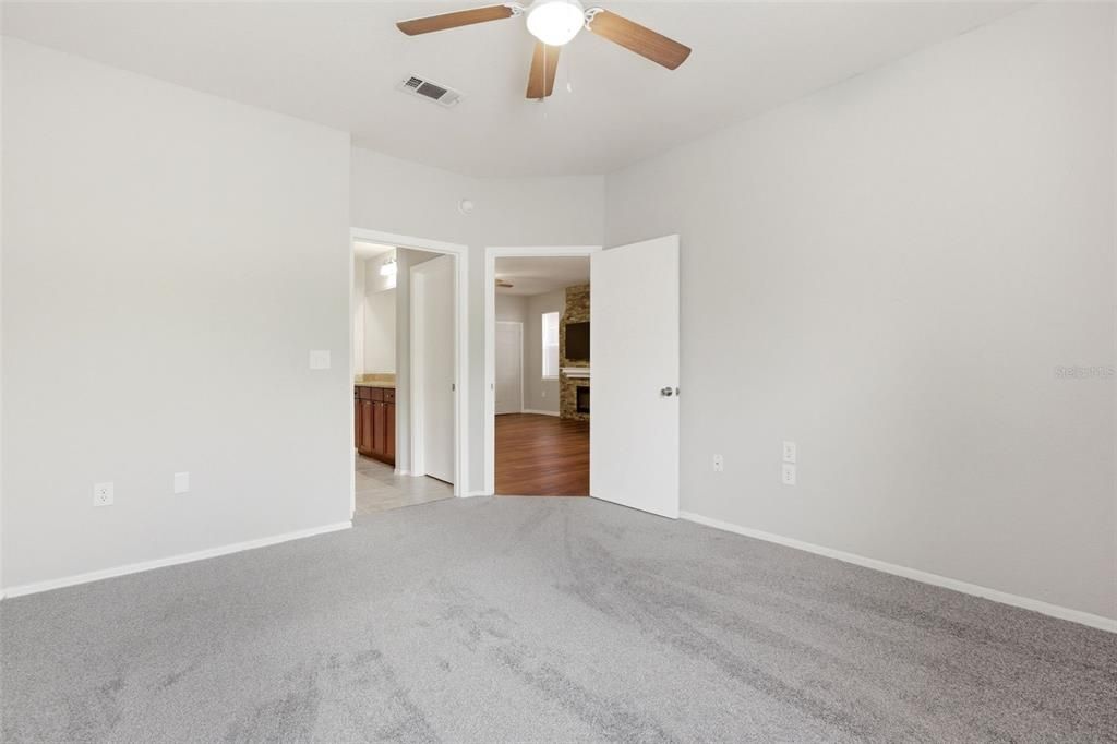For Sale: $164,900 (1 beds, 1 baths, 821 Square Feet)