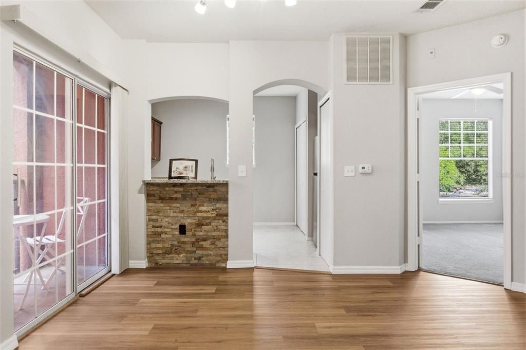 For Sale: $164,900 (1 beds, 1 baths, 821 Square Feet)