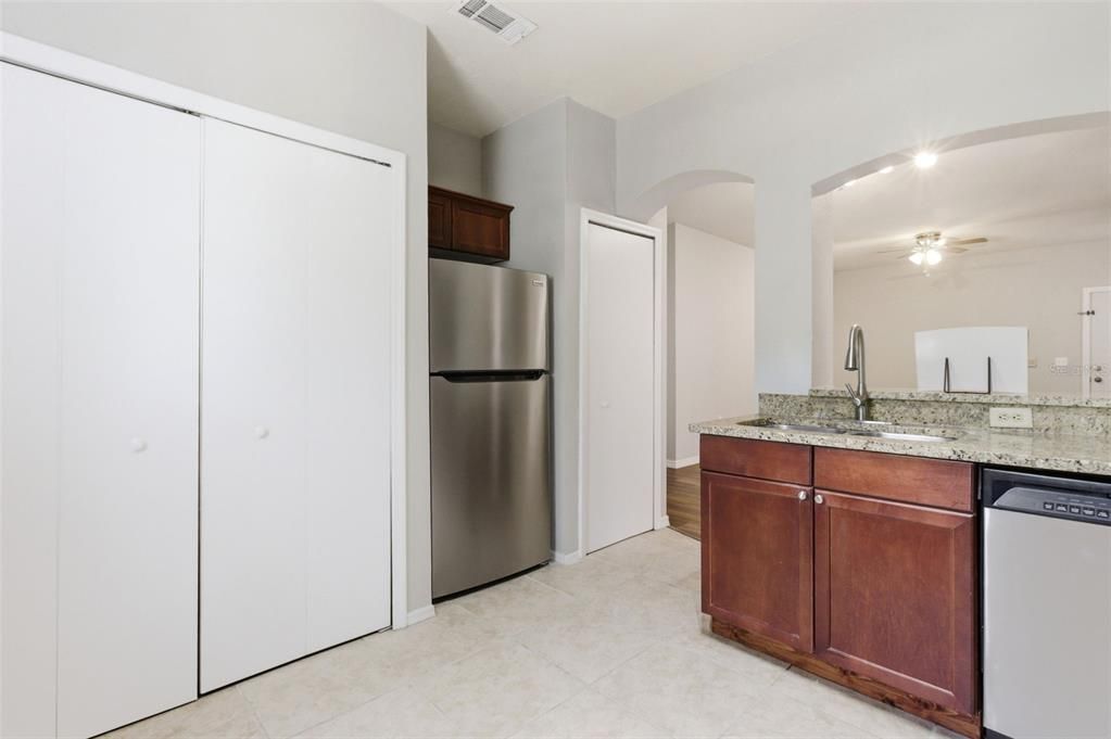 For Sale: $164,900 (1 beds, 1 baths, 821 Square Feet)
