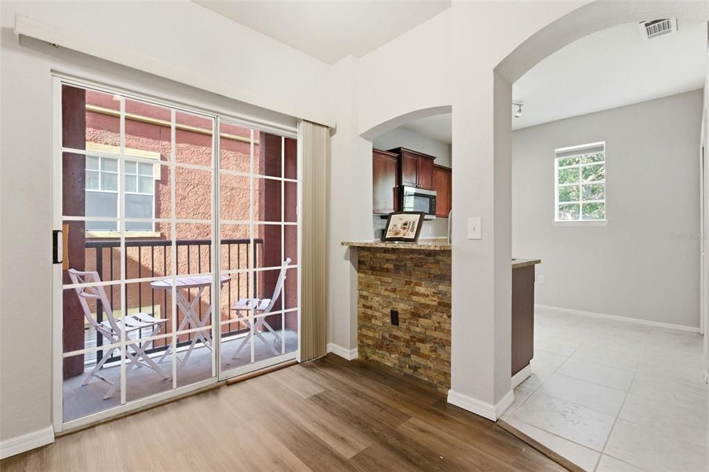For Sale: $164,900 (1 beds, 1 baths, 821 Square Feet)