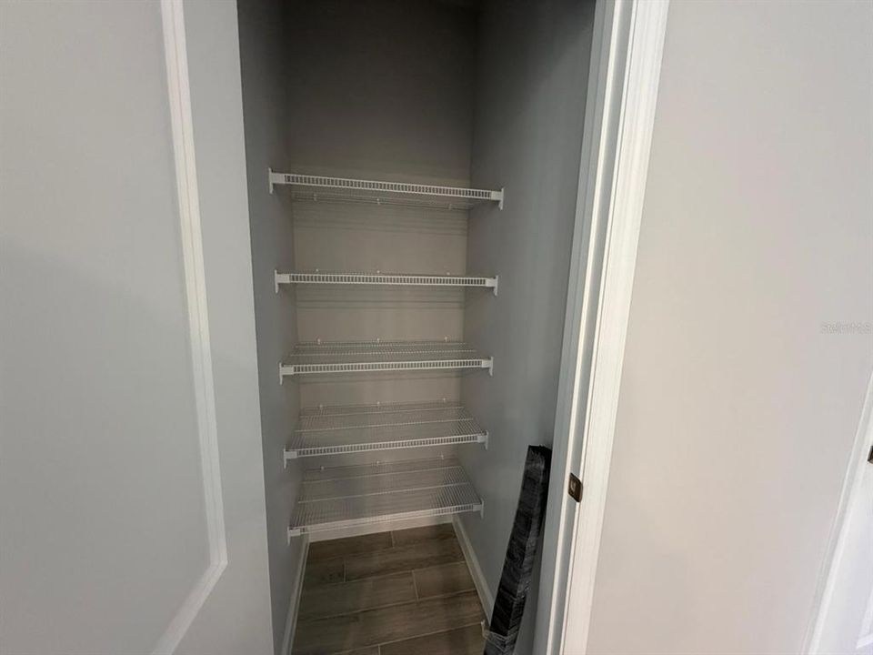 Activo con contrato: $2,550 (3 camas, 2 baños, 1569 Pies cuadrados)