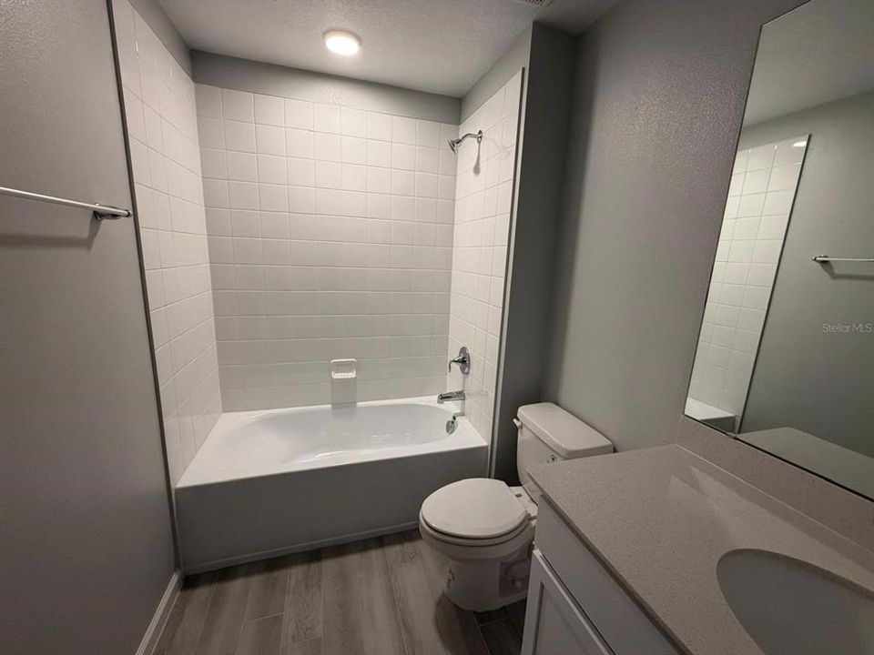 Activo con contrato: $2,550 (3 camas, 2 baños, 1569 Pies cuadrados)