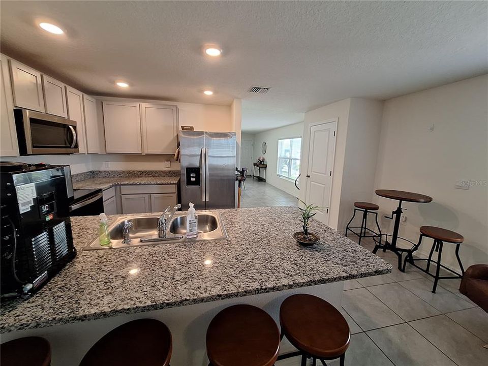 For Rent: $1,995 (3 beds, 2 baths, 1504 Square Feet)