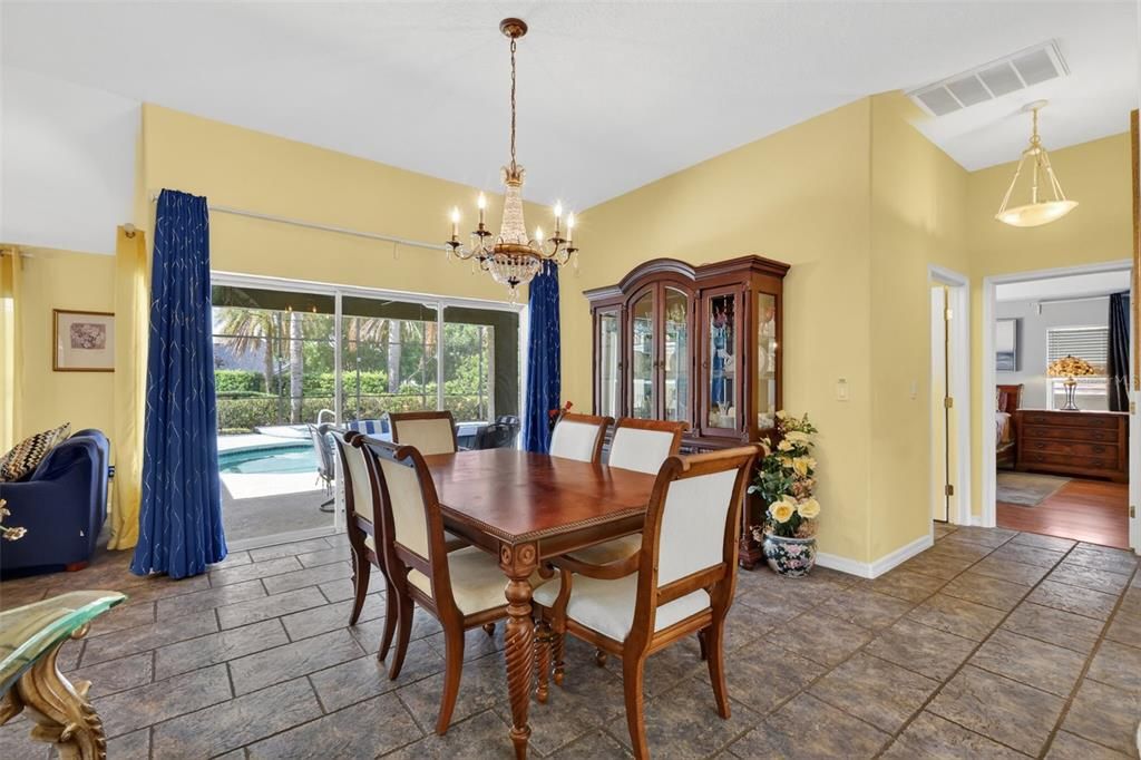 En Venta: $599,900 (4 camas, 3 baños, 3038 Pies cuadrados)