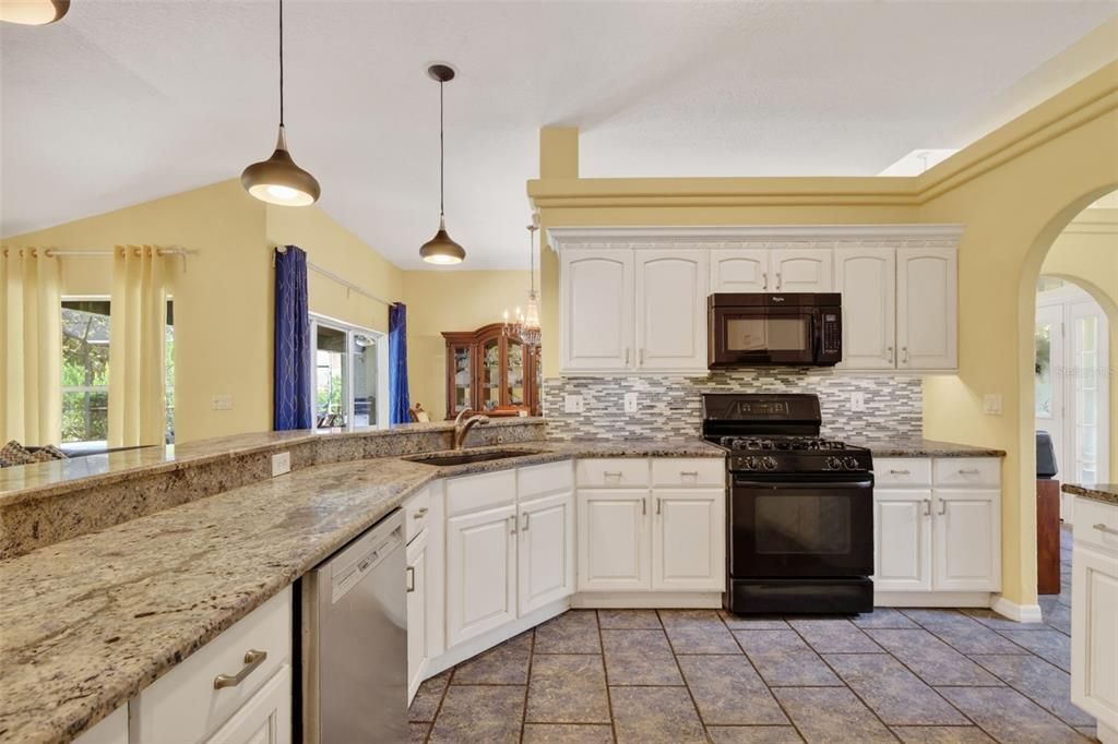 En Venta: $599,900 (4 camas, 3 baños, 3038 Pies cuadrados)