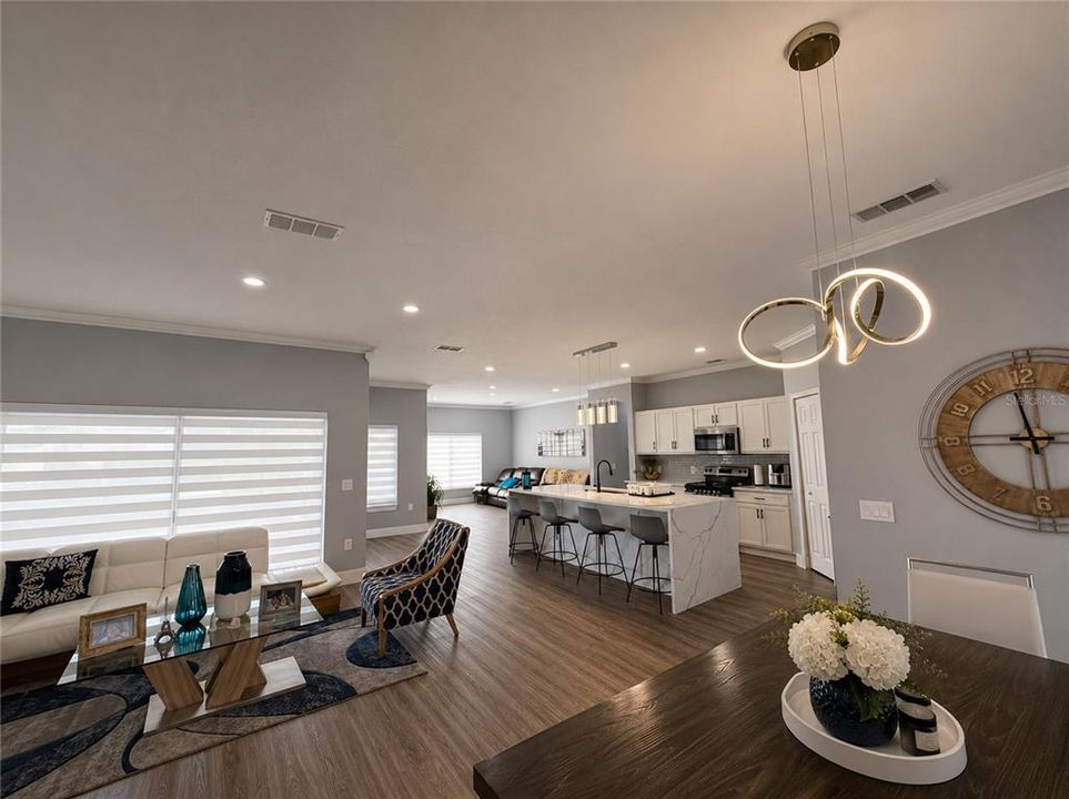 En Venta: $440,000 (4 camas, 2 baños, 1923 Pies cuadrados)