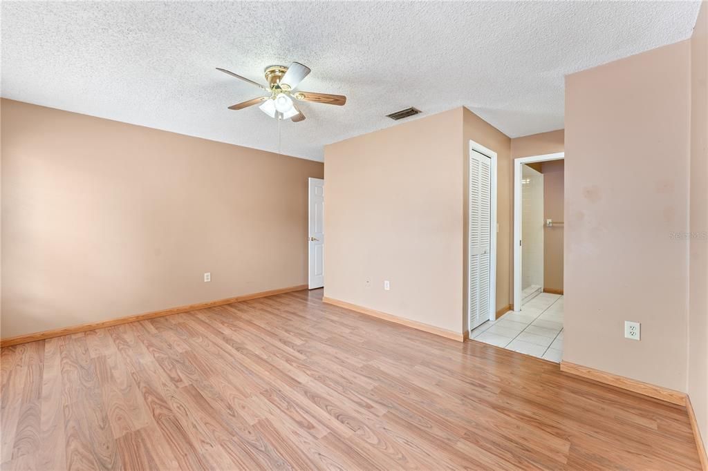 For Sale: $260,000 (2 beds, 2 baths, 1296 Square Feet)