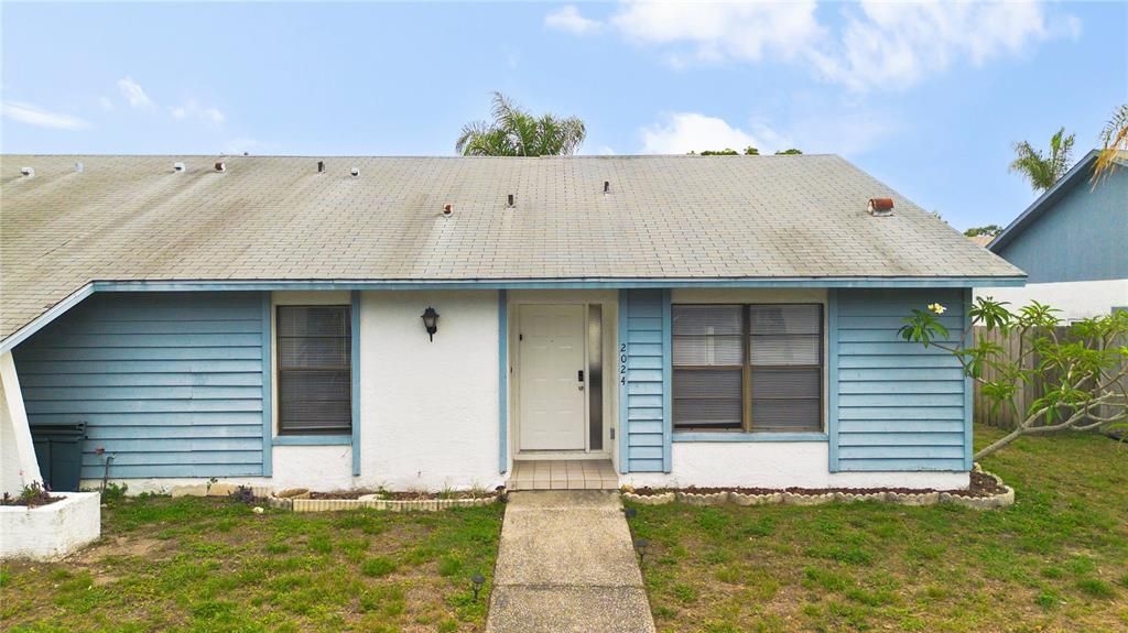 For Sale: $260,000 (2 beds, 2 baths, 1296 Square Feet)