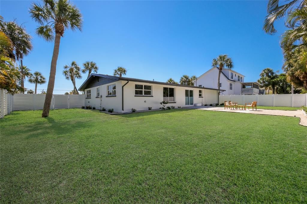 For Sale: $1,250,000 (3 beds, 2 baths, 1398 Square Feet)