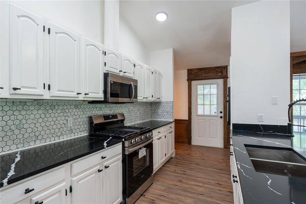 For Sale: $735,000 (3 beds, 3 baths, 2800 Square Feet)
