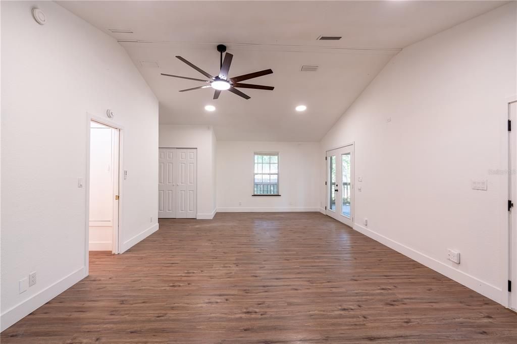 For Sale: $735,000 (3 beds, 3 baths, 2800 Square Feet)
