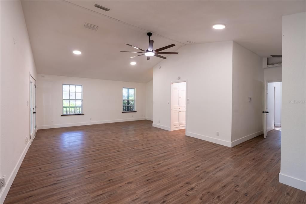 For Sale: $735,000 (3 beds, 3 baths, 2800 Square Feet)