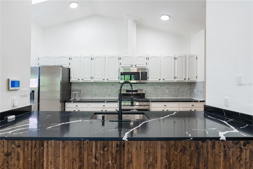 For Sale: $735,000 (3 beds, 3 baths, 2800 Square Feet)