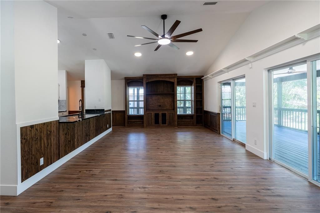 For Sale: $735,000 (3 beds, 3 baths, 2800 Square Feet)