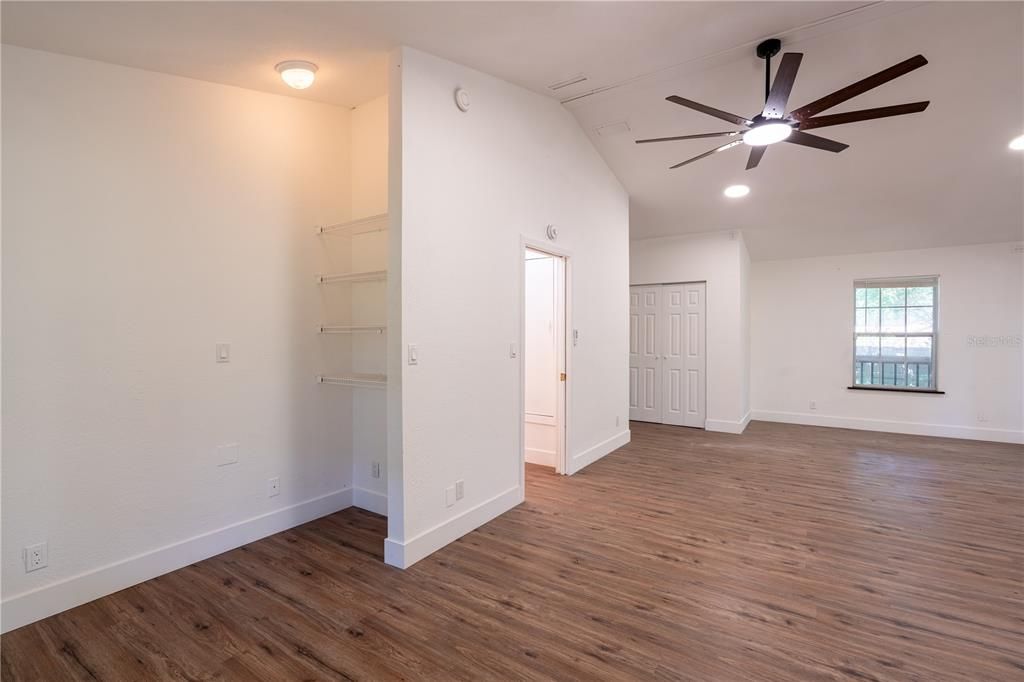 For Sale: $735,000 (3 beds, 3 baths, 2800 Square Feet)