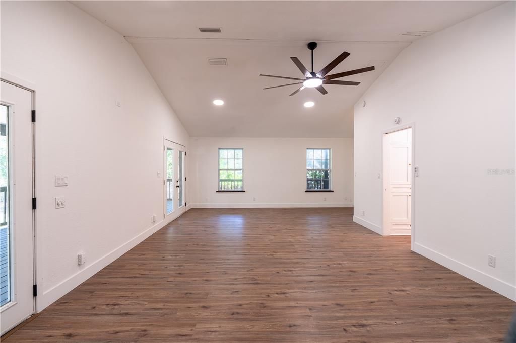 For Sale: $735,000 (3 beds, 3 baths, 2800 Square Feet)