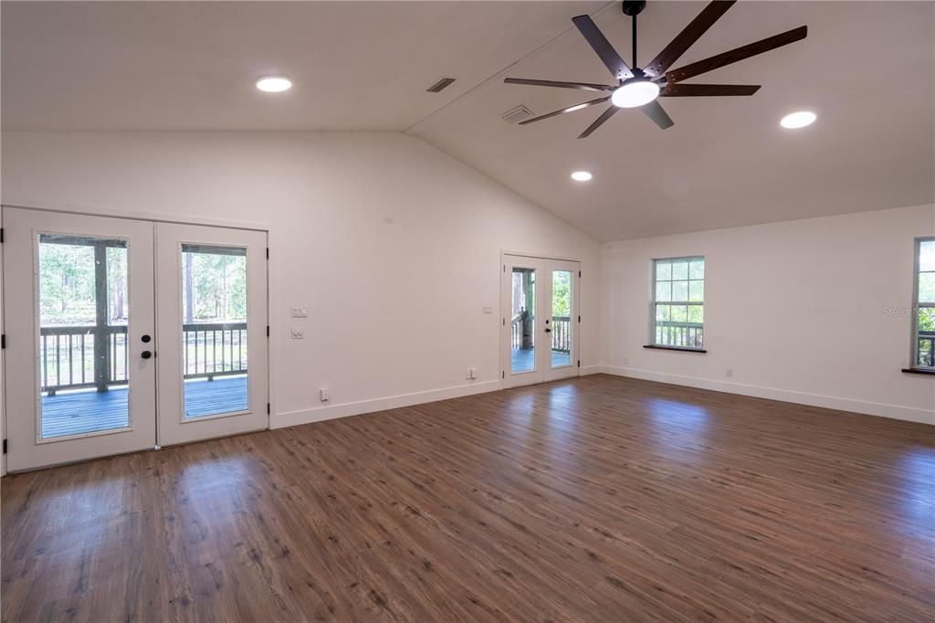 For Sale: $735,000 (3 beds, 3 baths, 2800 Square Feet)