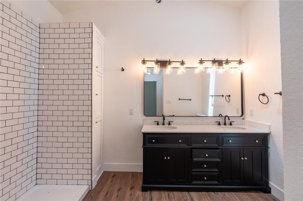 For Sale: $735,000 (3 beds, 3 baths, 2800 Square Feet)