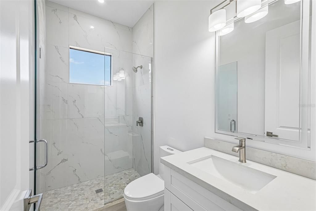 En Venta: $649,999 (4 camas, 2 baños, 2205 Pies cuadrados)