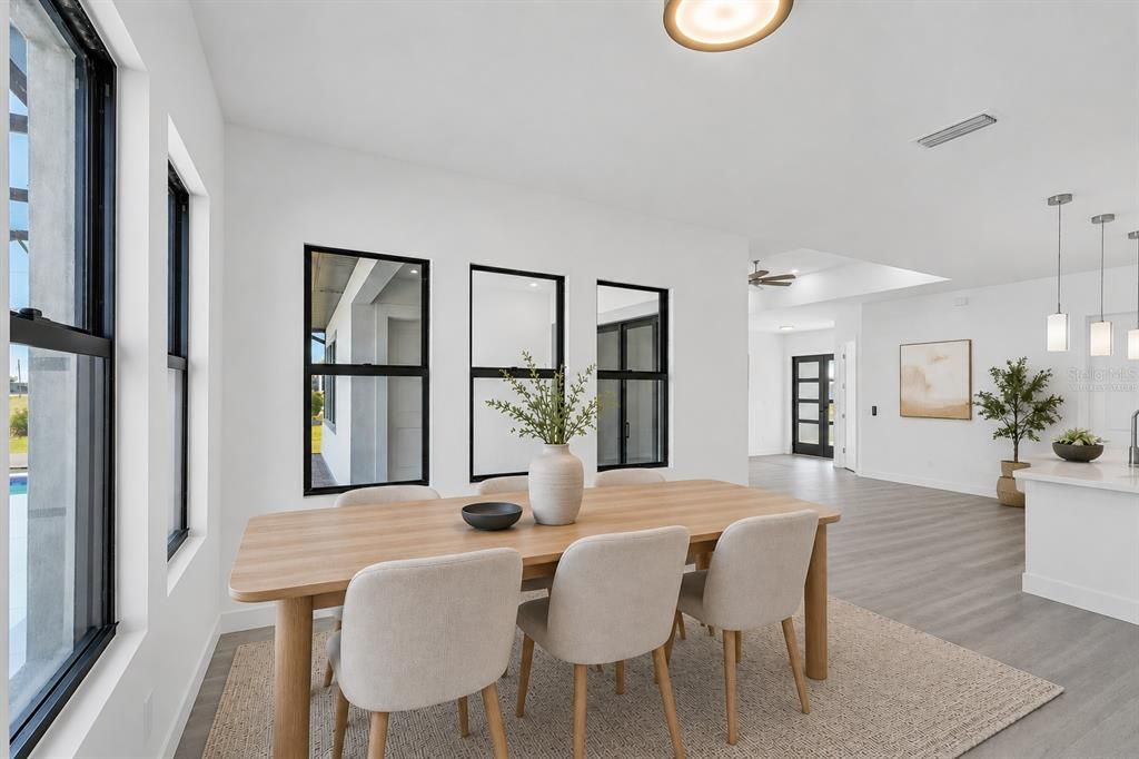 En Venta: $649,999 (4 camas, 2 baños, 2205 Pies cuadrados)