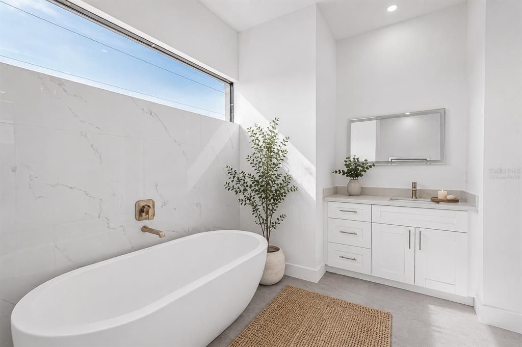 En Venta: $649,999 (4 camas, 2 baños, 2205 Pies cuadrados)